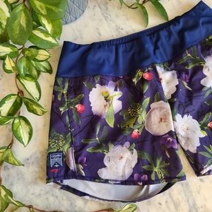 Oiselle Navy Floral Print Roga Running Athletic Shorts Size 8